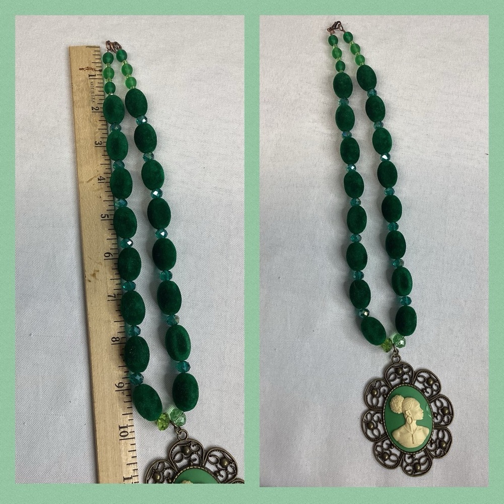 Green cameo necklace. - Picture 4 of 5